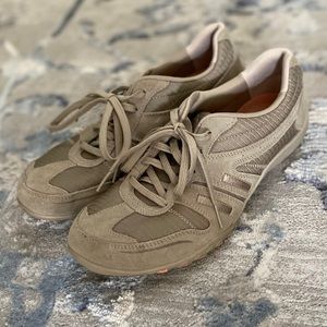 Skechers Women’s Size 9.5 Memory Foam Sneakers